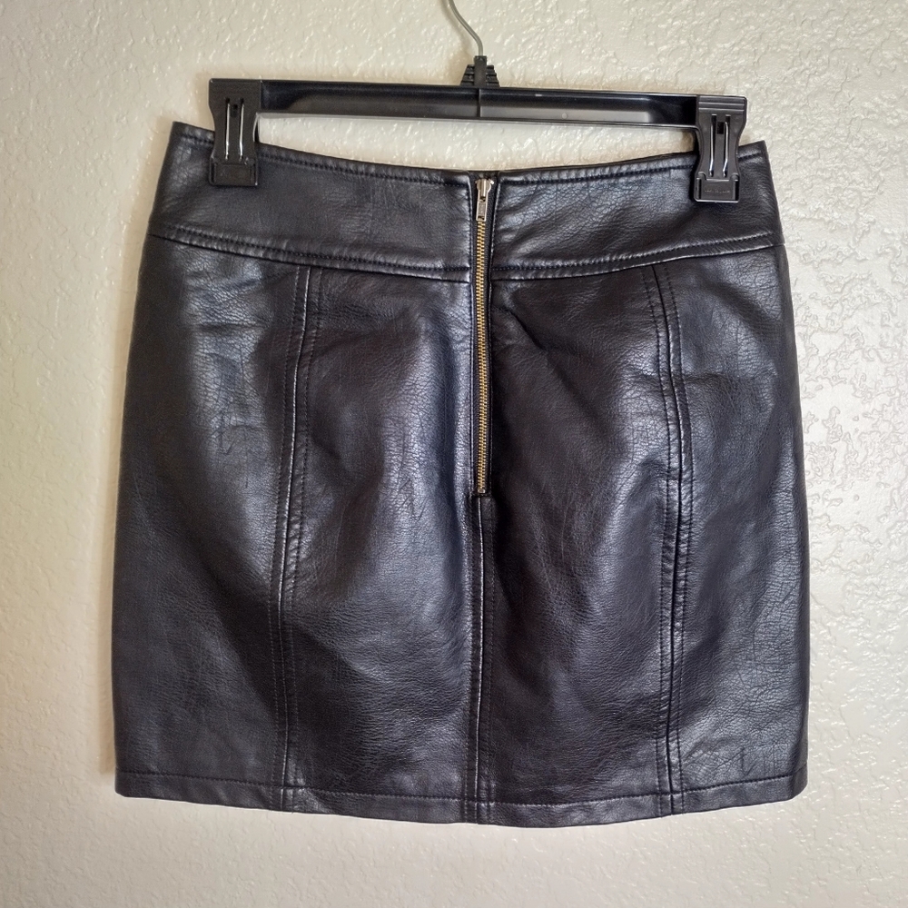 Free People Soft Vegan Faux Leather Mini Skirt Waist Zipper Black Sz 2 - Picture 3 of 6